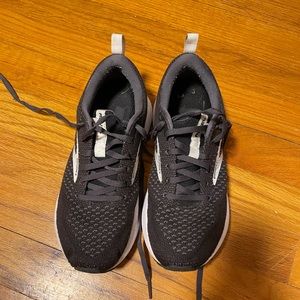 BROOKES RUNNING SHOES